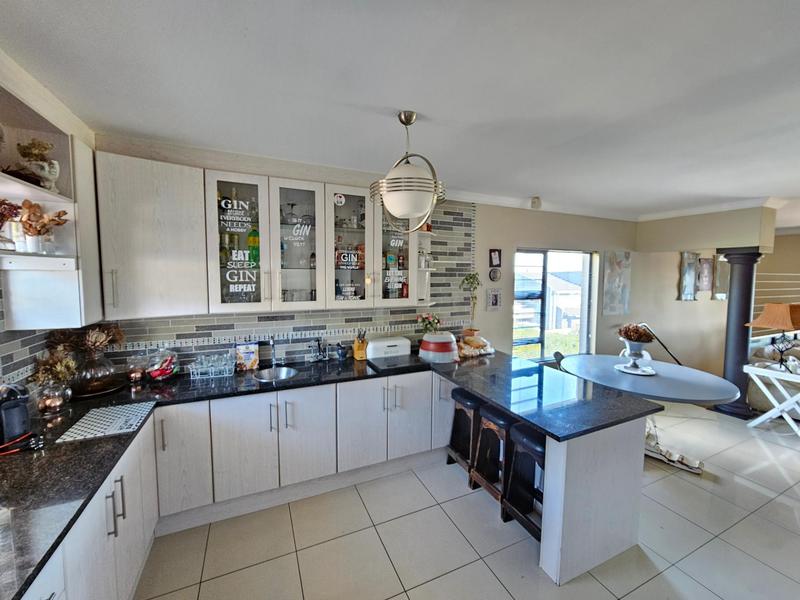 4 Bedroom Property for Sale in Aston Bay Eastern Cape